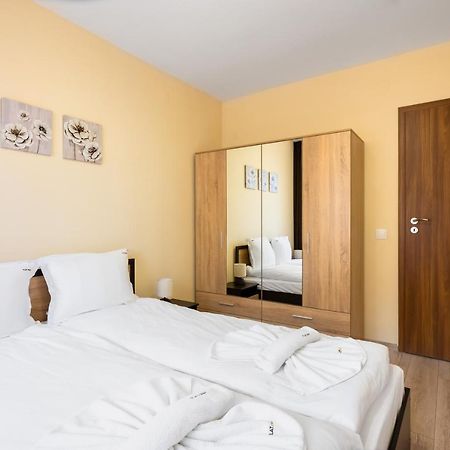 Nomad Haven: 1Bd Flat With Balcony & Desk Apartment Sofia Exterior photo